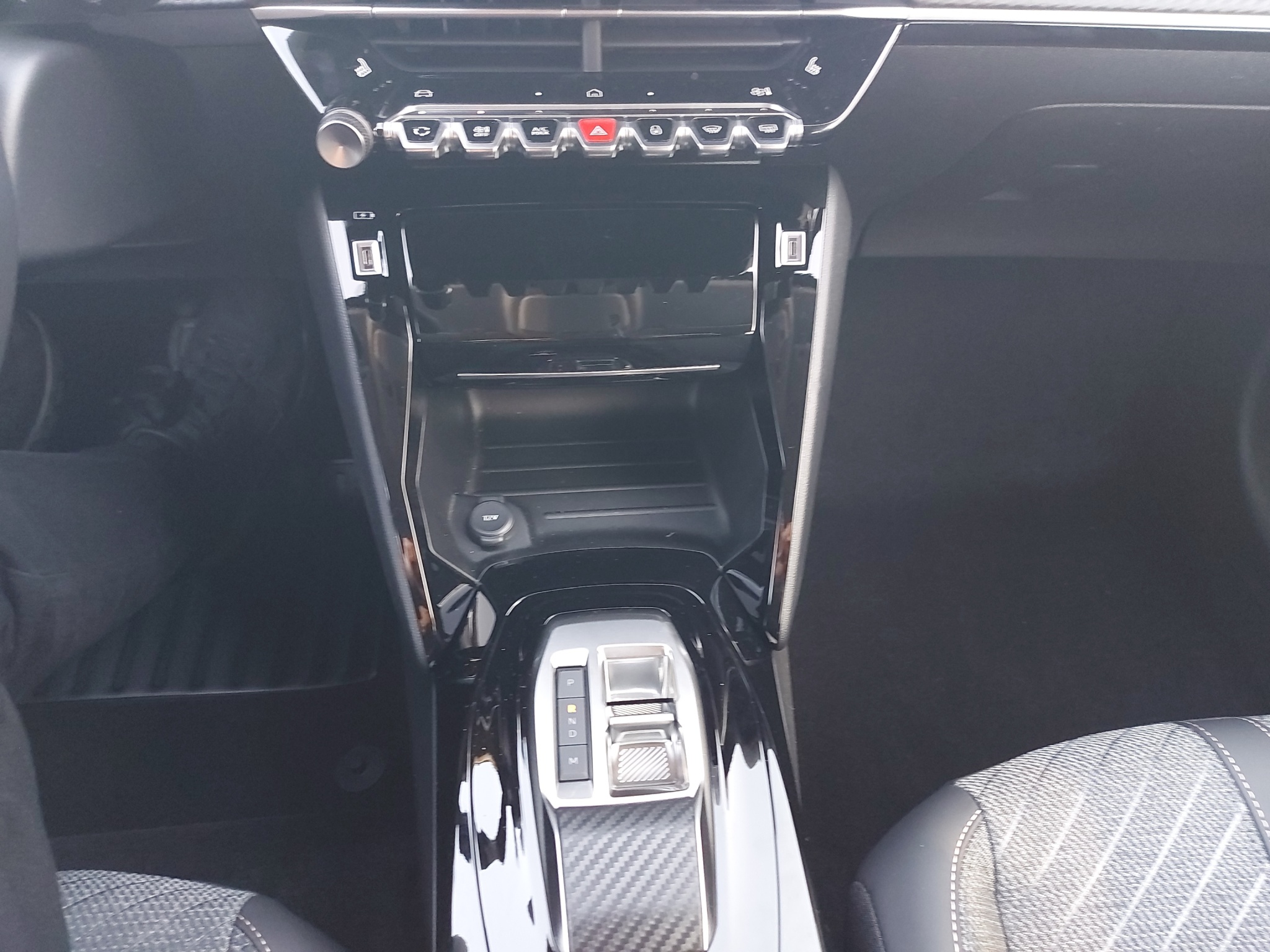 Peugeot 208 1.2 Hybrid Allure Premium